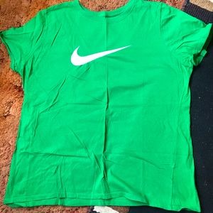 Women’s NIKE top